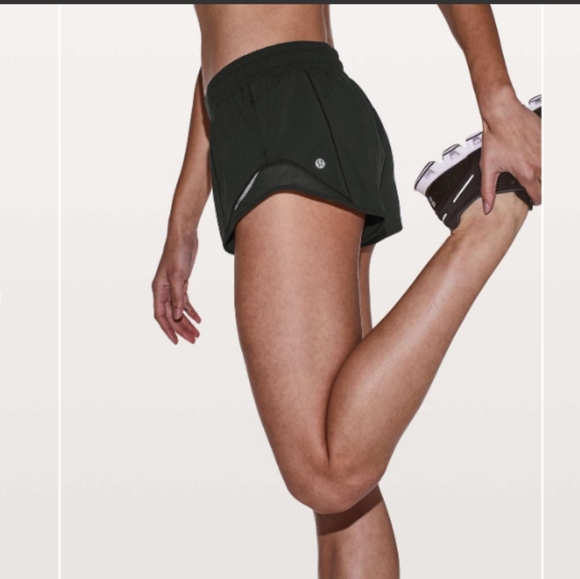 Lululemon Black Hotty Hot II Shorts 2.5" Inseam Size 6 - Picture 3 of 8